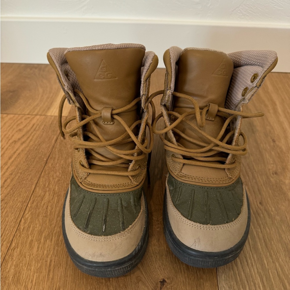 Kids Nike ACG Boots Size 4Y